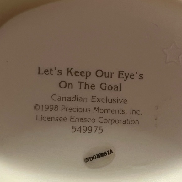 Precious Moments “Let’s Keep Our Eyes on the Goal” - Picture 3 of 5